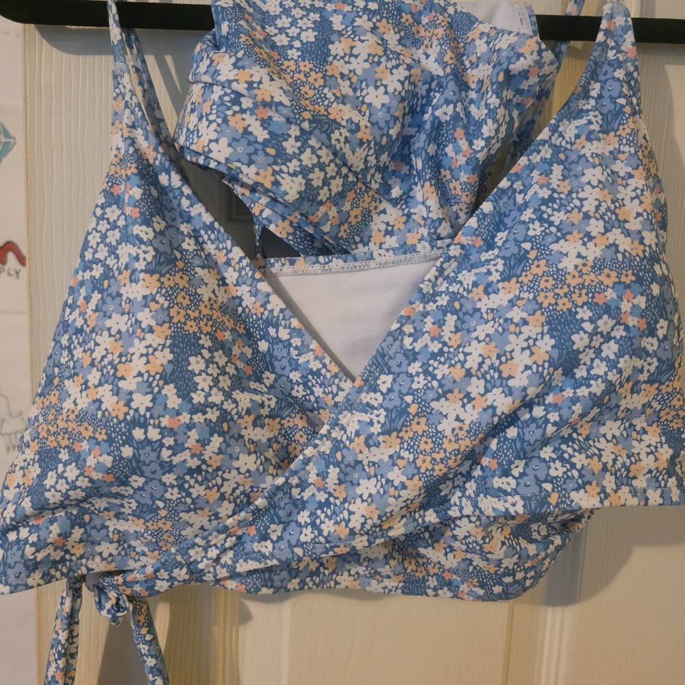 Floral Blue Wrap Crop Top - Daisy Print